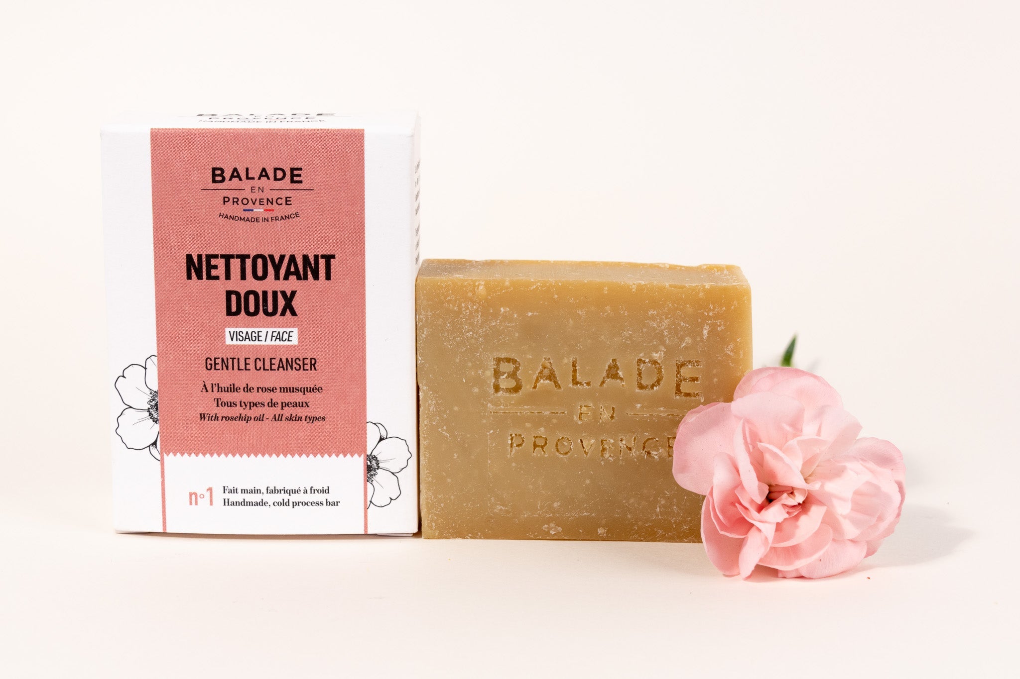Nettoyant Visage solide avec son pain et une fleur