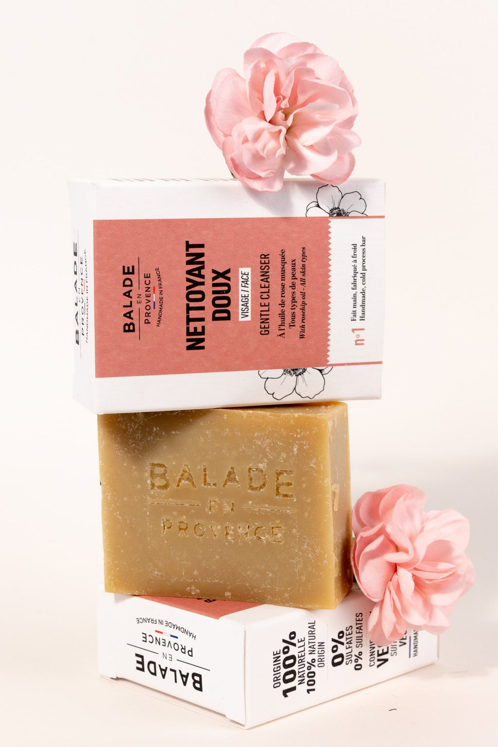 Nettoyant Visage solide avec emballage et fleurs