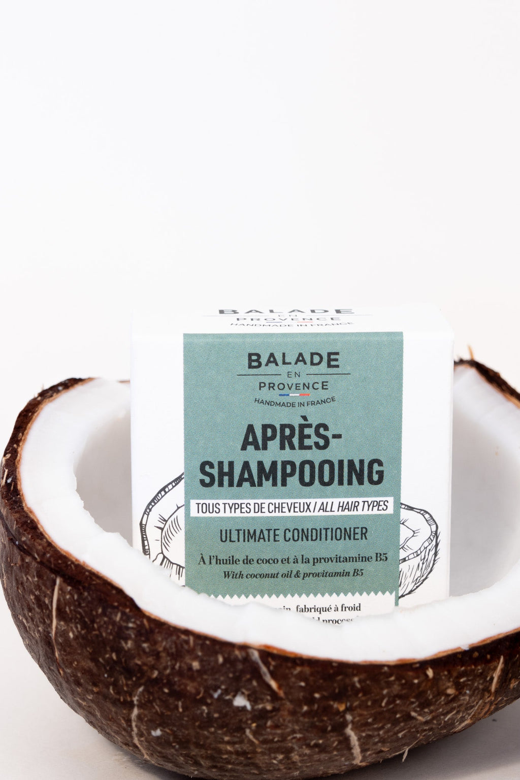 Après-Shampooing solide dans une noix de coco